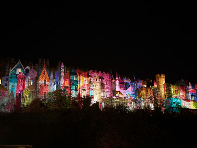 Tác phẩm “Lạc giữa thiên đường” dàn dựng bởi studio NOVAK  từ New Castle, Anh  điểm sáng cả tòa lâu đài Durham.