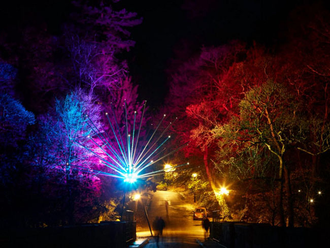 Năm 2013, Lumiere trở thành là lễ hội ánh sáng lớn nhất Vương quốc Anh với sự tham dự kỷ lục 175.000 người trong vòng bốn ngày. Trong đó lễ hội sẽ chiếu sáng bảy thành phố trên toàn miền Bắc nước Anh, bao gồm cả Leeds, Blackpool, Lancaster, Gateshead và Manchester. Năm 2016, Lễ hội ánh sáng Lumiere lần đầu tiên tổ chức tại London từ 14 đến 17 tháng Một.