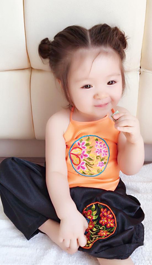 Facebook sao 18/11: Tóc Tiên "không thẳng được thì xéo" - 9