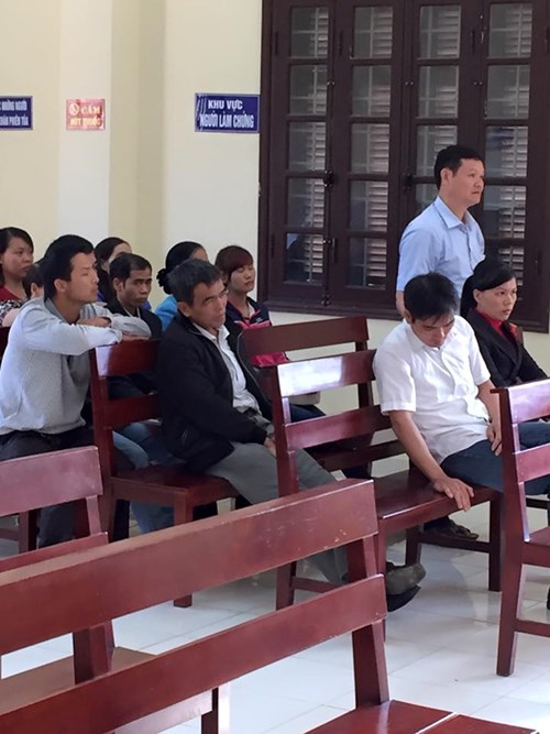 Cán bộ Sở GD&ĐT hầu tòa vì 'trổ tài' chạy việc - 2