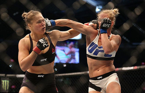 Mayweather bất ngờ dùng lời ngon ngọt với Rousey - 1