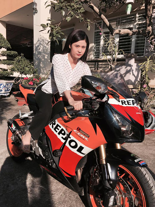 Facebook sao 19/11: Trường Giang, Nhã Phương lộ "vết nứt" - 8