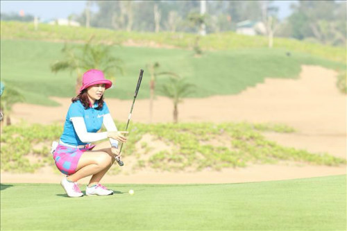 Bóng hồng chơi golf và những sắc màu rực rỡ - 1