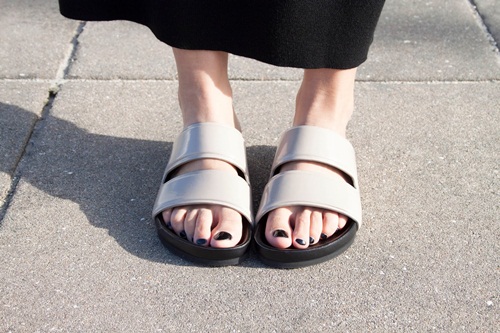 4 xu hướng thời trang dép lê mùa này - 2