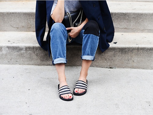 4 xu hướng thời trang dép lê mùa này - 4