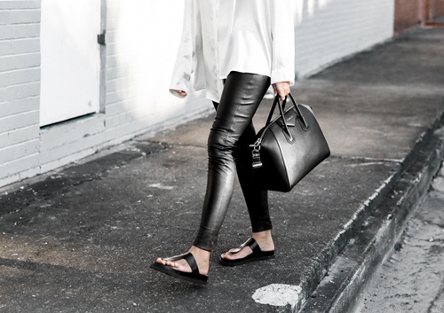 4 xu hướng thời trang dép lê mùa này - 3