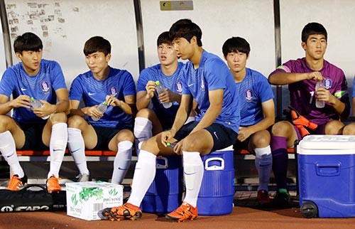 Chờ đấu U19 Hàn Quốc, Công Phượng tươi hết cỡ - 7