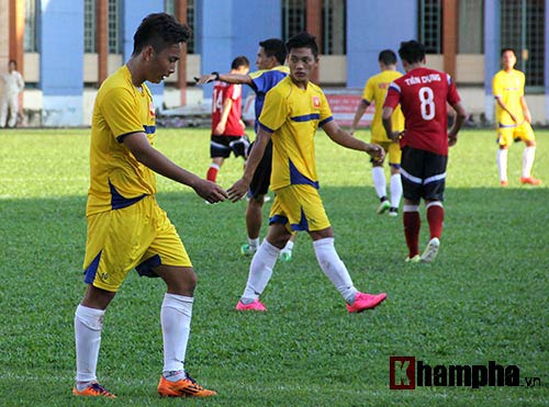 Thủ môn U21 Việt Nam làm HLV đội nhà “vò đầu bứt tai” - 10