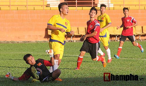 Thủ môn U21 Việt Nam làm HLV đội nhà “vò đầu bứt tai” - 11