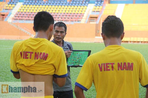 Thủ môn U21 Việt Nam làm HLV đội nhà “vò đầu bứt tai” - 5