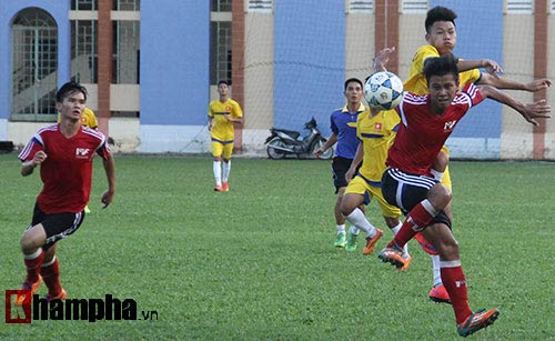 Thủ môn U21 Việt Nam làm HLV đội nhà “vò đầu bứt tai” - 7