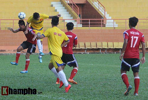 Thủ môn U21 Việt Nam làm HLV đội nhà “vò đầu bứt tai” - 8