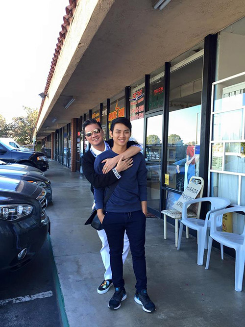 Facebook sao 20/11: Quốc Cường khoe gia đình hạnh phúc - 4