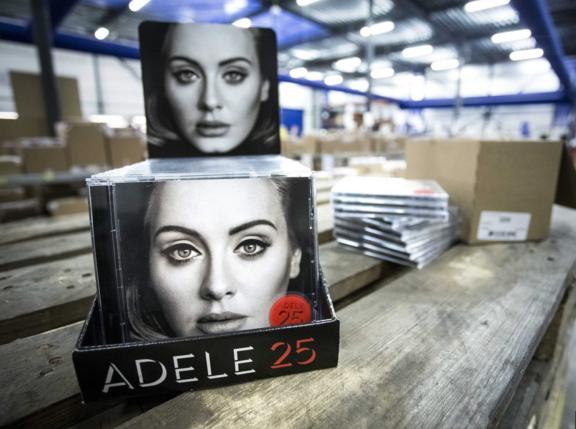 Adele dự báo phá kỷ lục 15 năm trước của N&#39;SYNC - 1