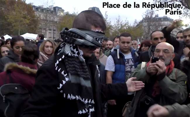 Nam thanh niên Hồi giáo ở Paris xin được người lạ ôm - 1