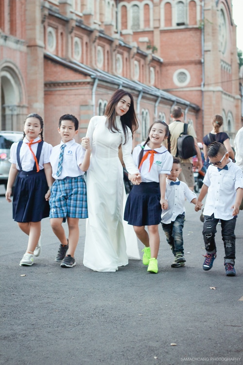 Hòa Minzy thướt tha áo dài xinh như thiên thần - 10