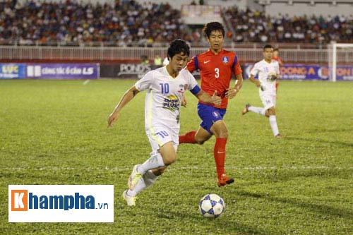 Công Phượng "vùng vẫy" trước hàng thủ U19 Hàn Quốc - 1
