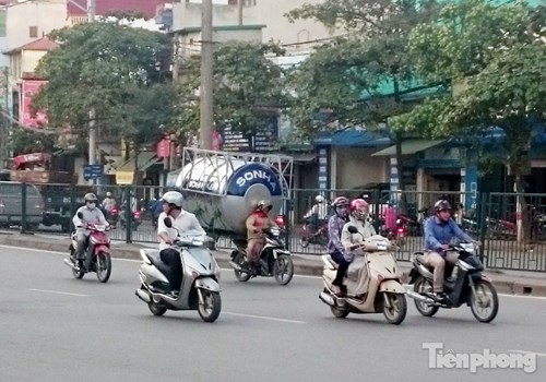 Phát hoảng &#34;siêu xe cồng kềnh đại náo&#34; đường phố Thủ đô - 9