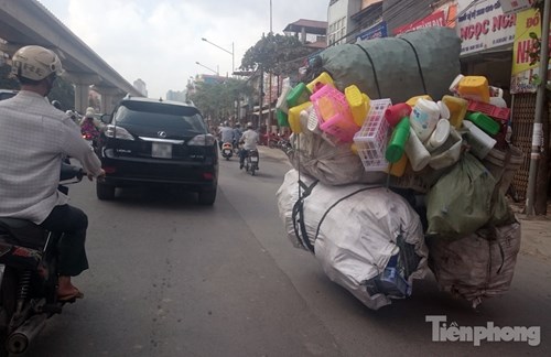 Phát hoảng &#34;siêu xe cồng kềnh đại náo&#34; đường phố Thủ đô - 11