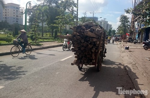 Phát hoảng &#34;siêu xe cồng kềnh đại náo&#34; đường phố Thủ đô - 7