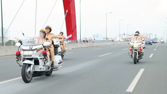 Hình ảnh đẹp “lính dẫn đường” đón khách quốc tế - 3