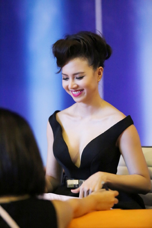 "Bỏng mắt" với loạt khoảnh khắc gợi cảm của Ngọc Diệp - 1