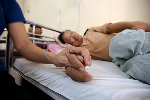 Nhiều bệnh nhân ung thư chết sớm vì suy kiệt và … “đói” - 2