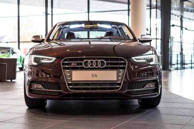 Audi S5 Coupe nổi &#34;bần bật&#34; trong màu áo mới - 4