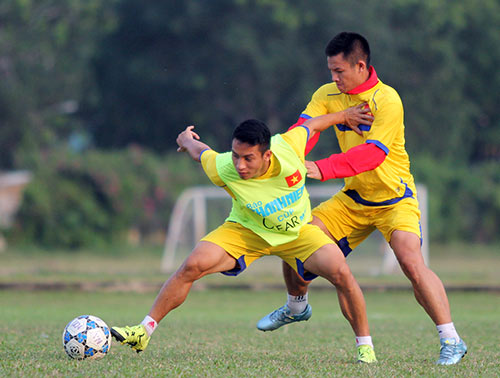 Chí Trung bình luận U21 VN-U21 Thái “long tranh hổ đấu” - 2