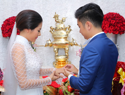 Vân Trang ngọt ngào "khóa môi" chú rể trong lễ đính hôn - 8