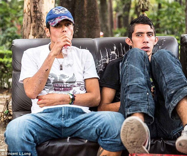 Ảnh: Những đứa trẻ sống trong ống cống, công viên ở Mexico - 11