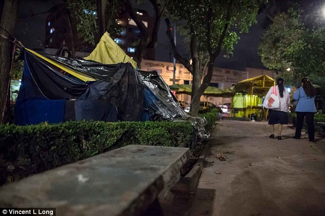 Ảnh: Những đứa trẻ sống trong ống cống, công viên ở Mexico - 13