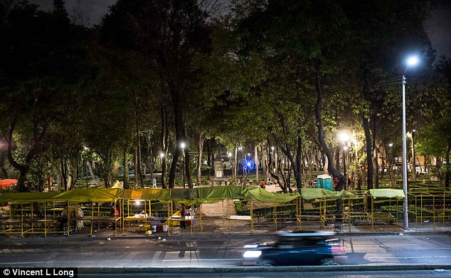 Ảnh: Những đứa trẻ sống trong ống cống, công viên ở Mexico - 15