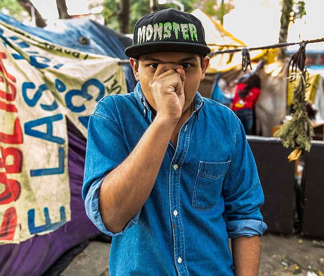 Ảnh: Những đứa trẻ sống trong ống cống, công viên ở Mexico - 9