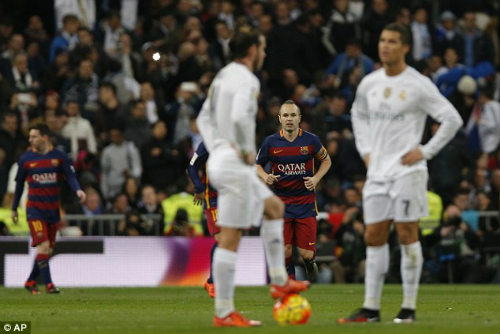 Perez ủng hộ Benitez: Hãy cứ "trảm" Ronaldo nếu cần - 1
