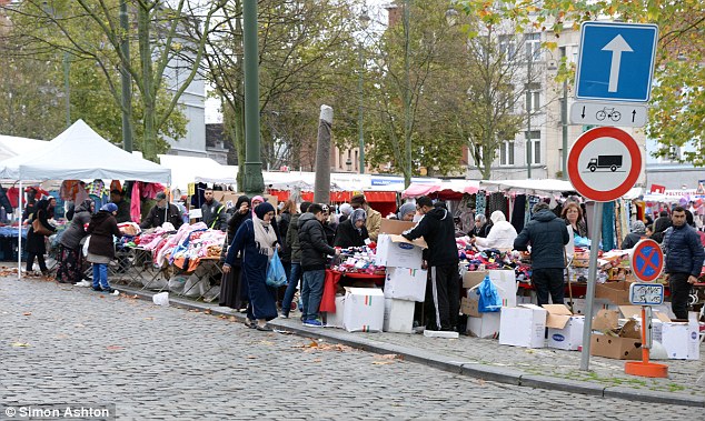 Trẻ em đường phố Bỉ cướp bóc, kiếm tiền cho IS - 2