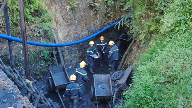 Chưa khởi tố vụ sập hầm than làm 3 người chết ở Hòa Bình - 1