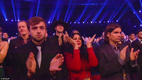 Rơi nước mắt với ca khúc tưởng niệm nạn nhân vụ khủng bố Pháp - 3