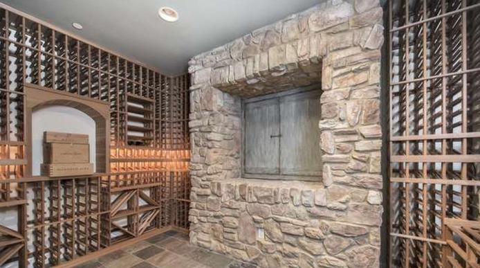 "Đột nhập" biệt thự tiền tỉ của người tình Justin Bieber - 3