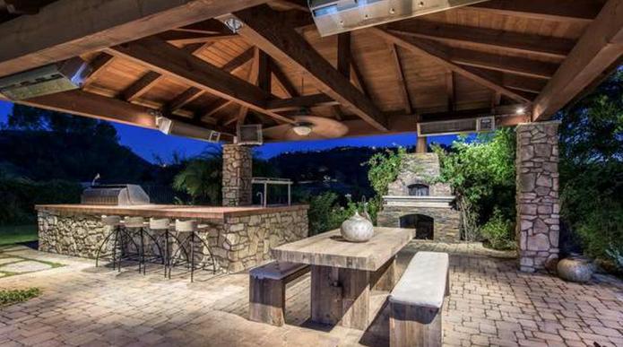 "Đột nhập" biệt thự tiền tỉ của người tình Justin Bieber - 5