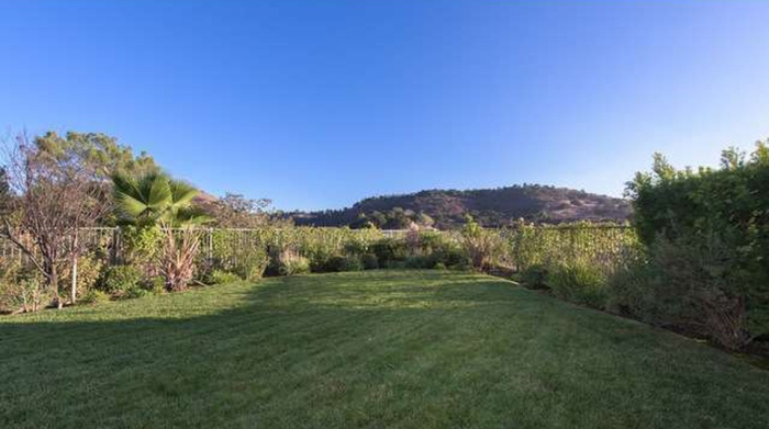 "Đột nhập" biệt thự tiền tỉ của người tình Justin Bieber - 6