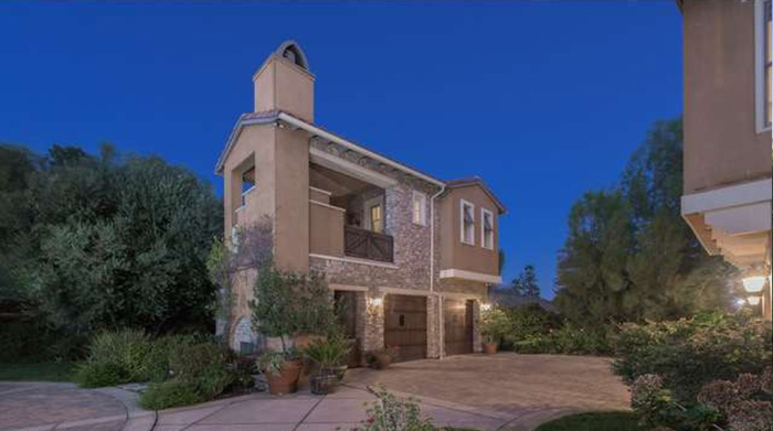 "Đột nhập" biệt thự tiền tỉ của người tình Justin Bieber - 7