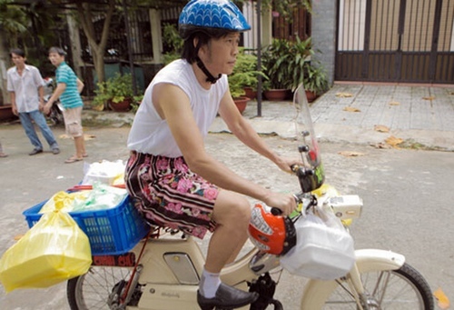 Những tạo hình "khó đỡ" nhất của Hoài Linh trên màn ảnh - 10