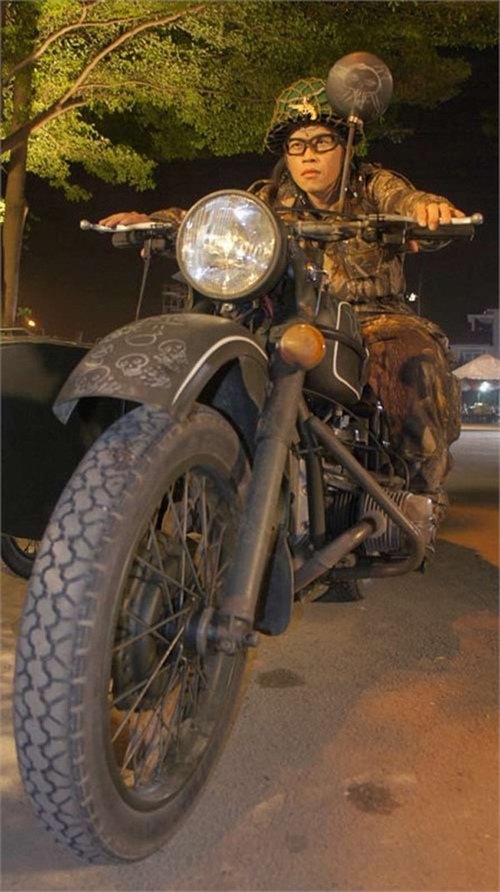 Những tạo hình "khó đỡ" nhất của Hoài Linh trên màn ảnh - 3