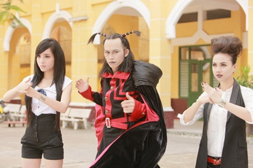 Những tạo hình "khó đỡ" nhất của Hoài Linh trên màn ảnh - 7