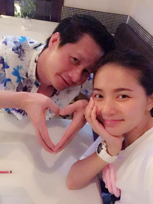 Facebook sao 26/11: Phan Như Thảo "dìm hàng" ông xã - 2