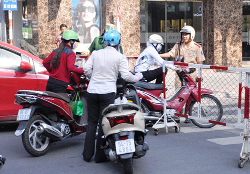 Kẹt cứng ở trung tâm Sài Gòn vì... diễn tập PCCC - 7
