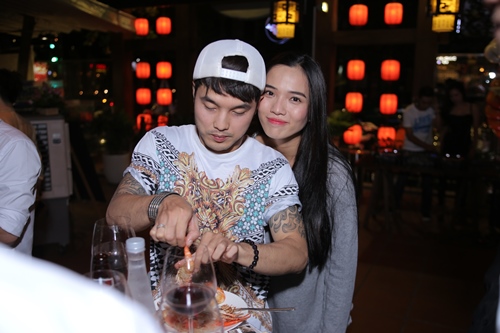 Ưng Hoàng Phúc khéo léo chăm sóc vợ bầu 4 tháng - 3