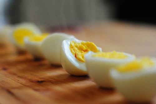 Những sai lầm khi ăn trứng gà nhiều người mắc phải - 1