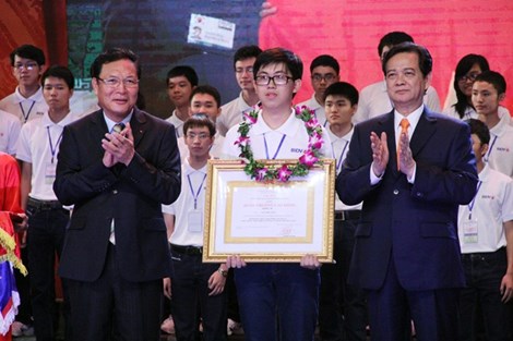 Thủ tướng trao bằng khen cho 7 học sinh đoạt huy chương vàng Olympic - 1